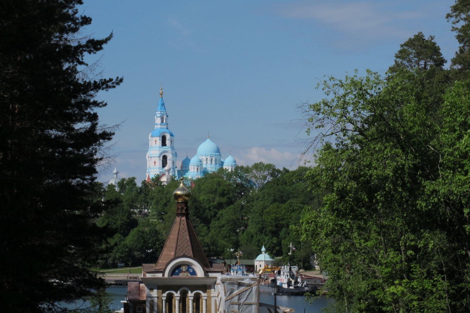 Вид на Центральную усадьбу от часовни Ксении Петербургской